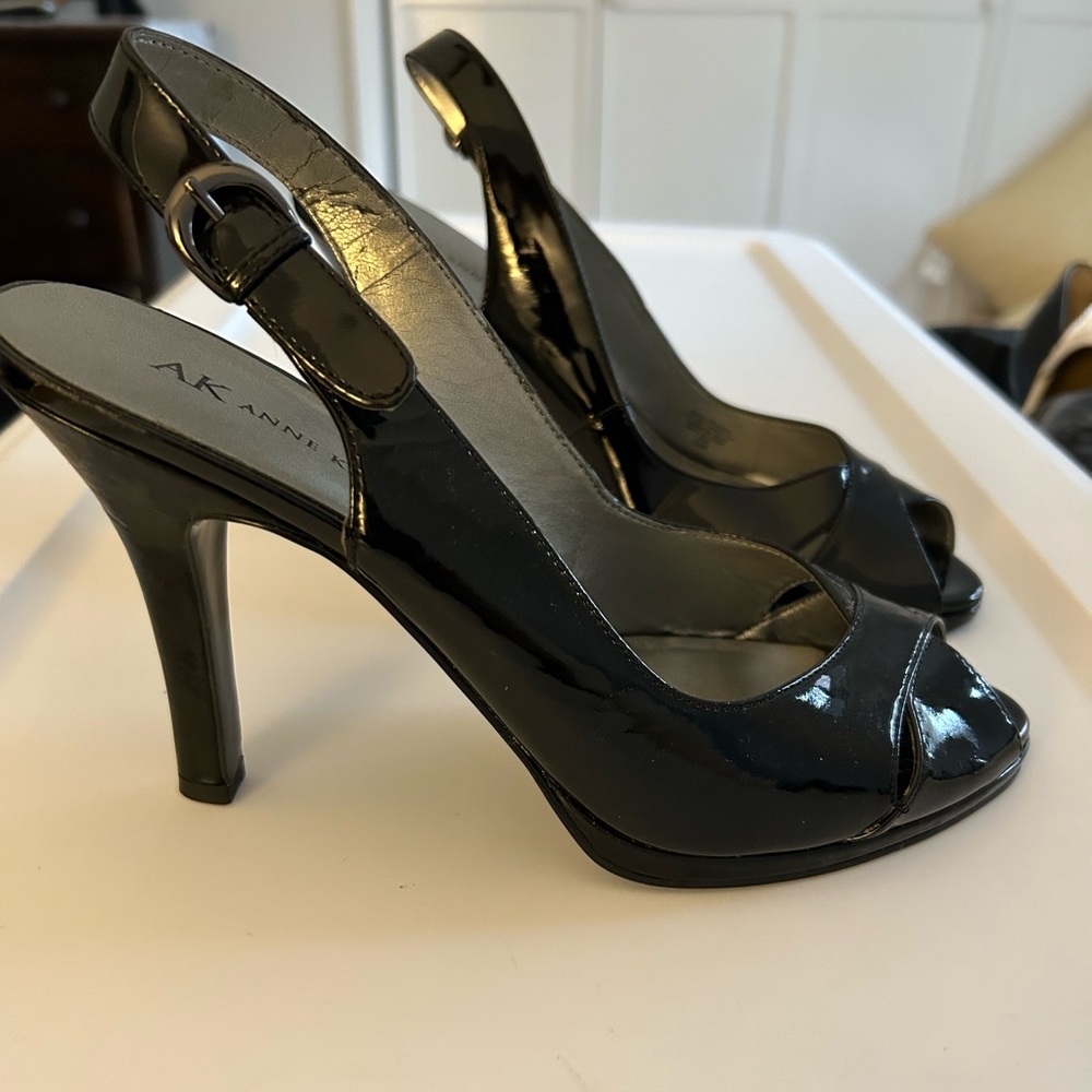 Anne Klein patent pump
